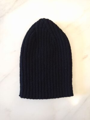 Cappello nero in pura lana