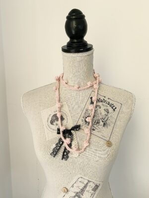Collana Pois rosa chiaro in lana